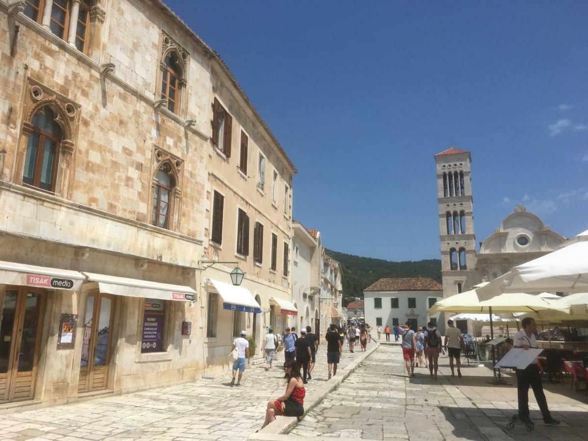Hvar Piazza Apartment Hvar Town Bagian luar foto