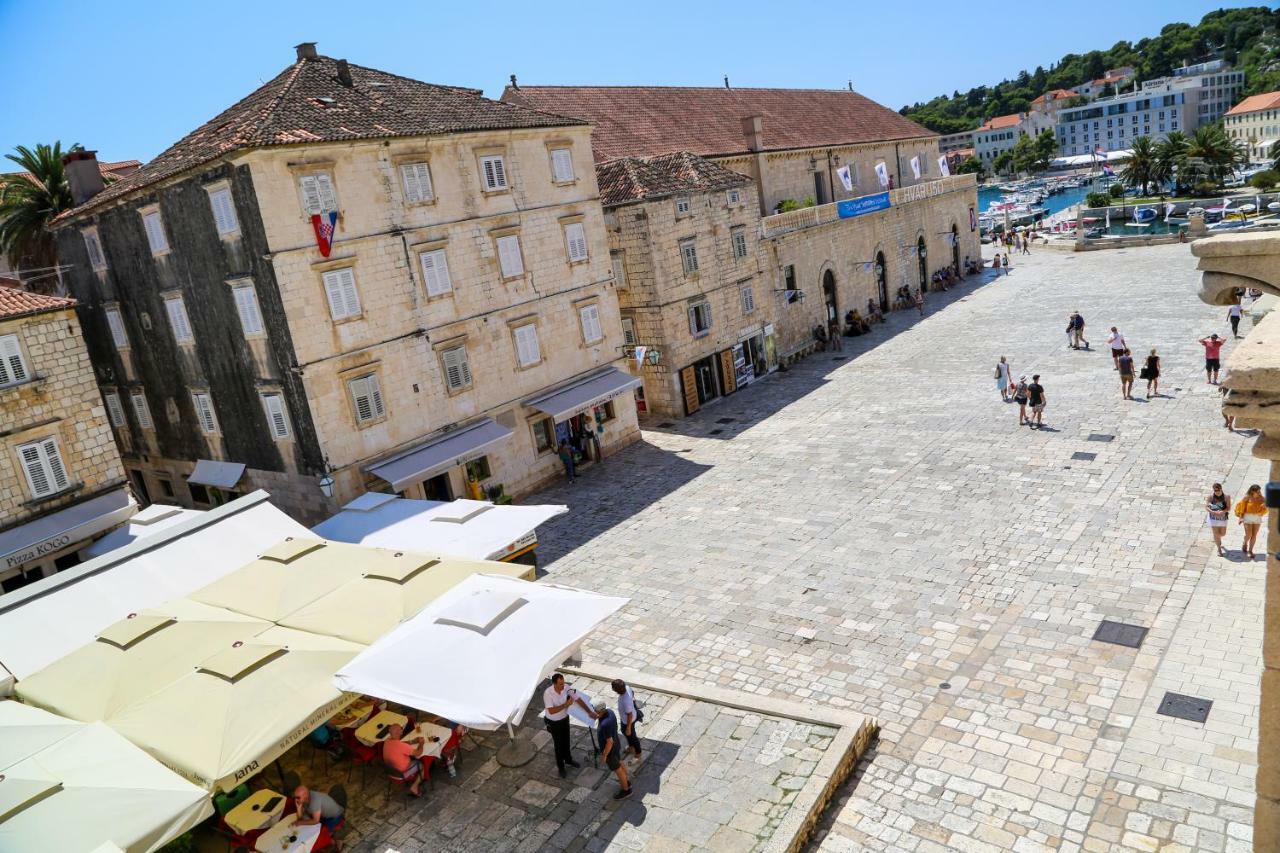 Hvar Piazza Apartment Hvar Town Bagian luar foto