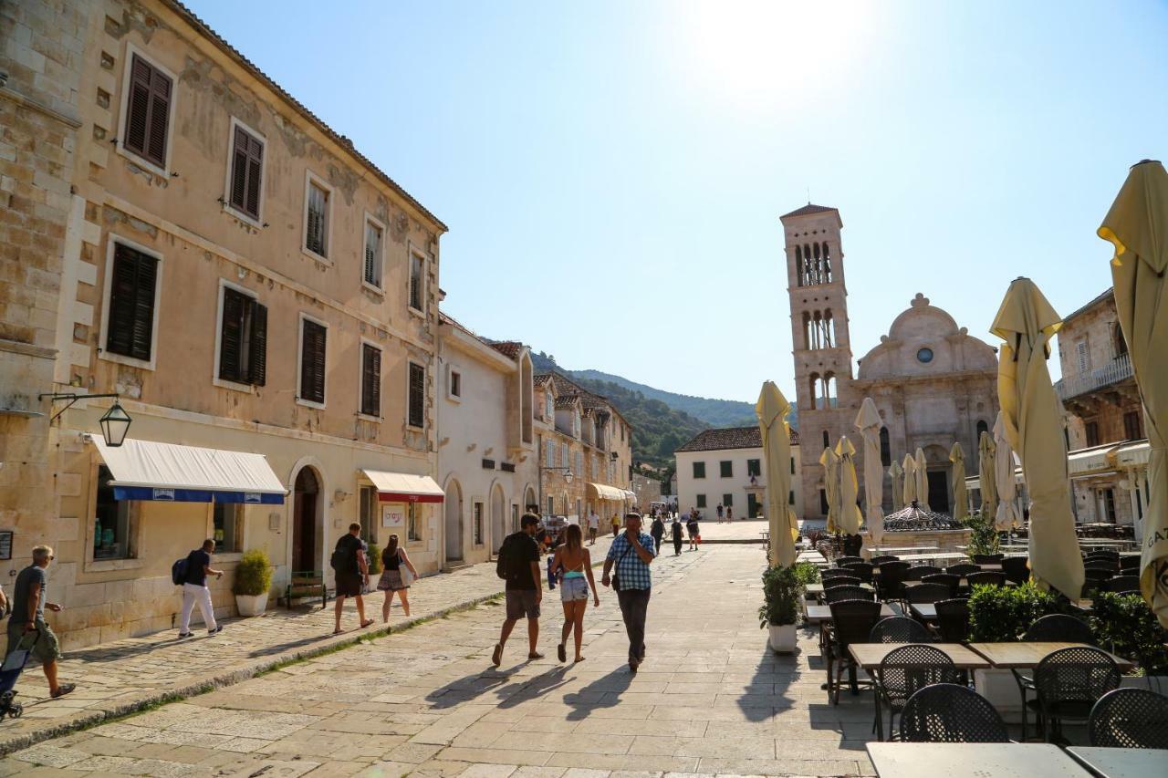 Hvar Piazza Apartment Hvar Town Bagian luar foto